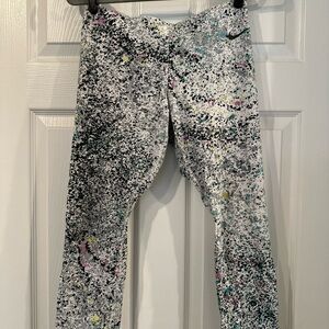Nike Club Cropped Legging Women’s Size Medium Splatter Paint Print A965 Preowned